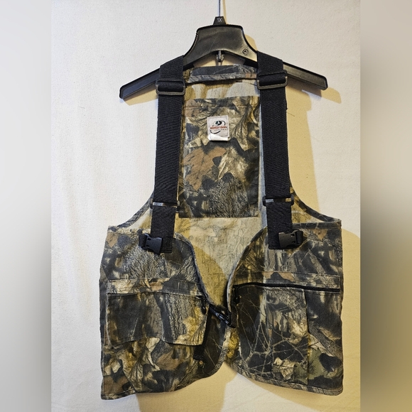 Mossey Oak Camouflage Hunting Vest with Black Straps - Picture 2 of 6